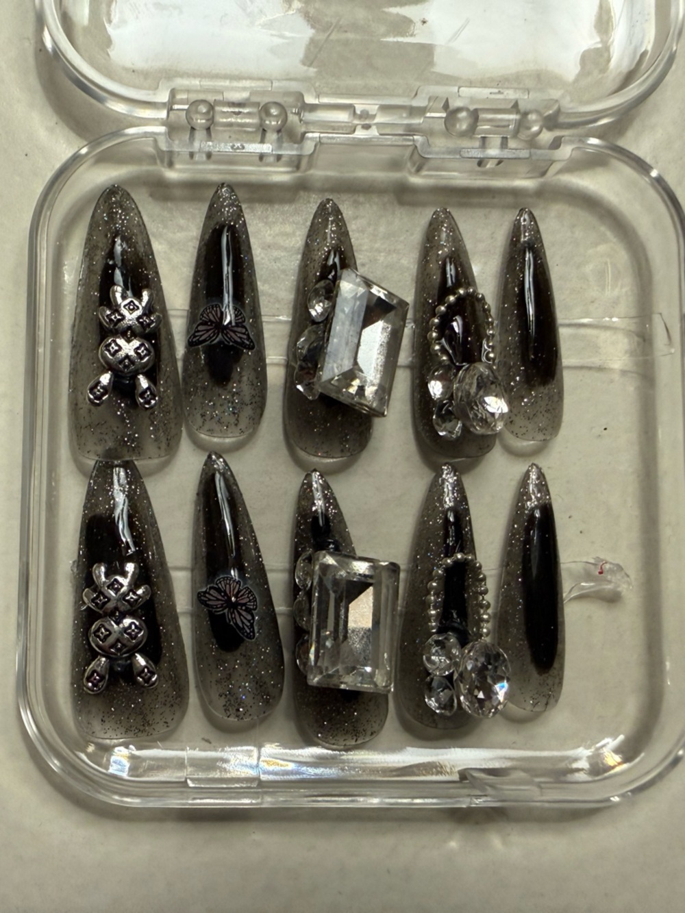 Black and silver press on nails
